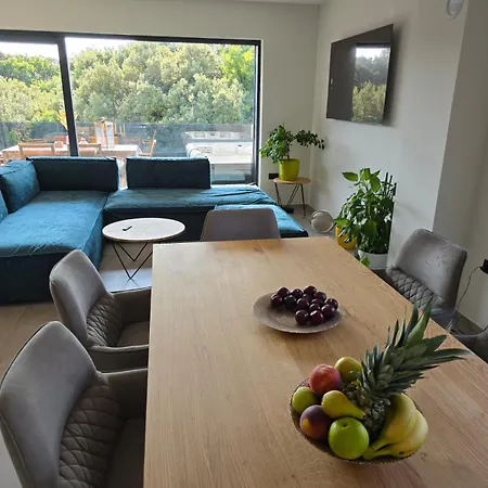 Penthouse Hedonist With Hidromassage Bath Apartman *