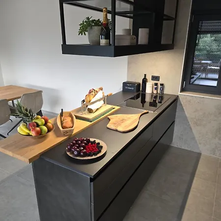 Penthouse Hedonist With Hidromassage Bath Apartman *