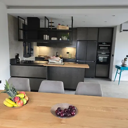 Penthouse Hedonist With Hidromassage Bath Apartman *