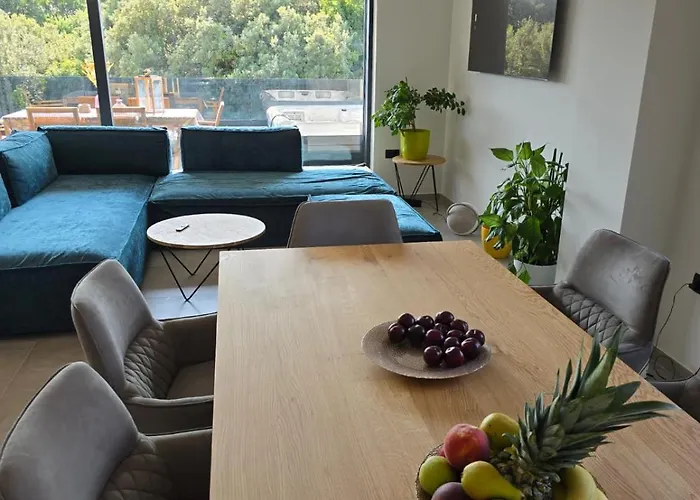 Penthouse Hedonist With Hidromassage Bath Apartman *