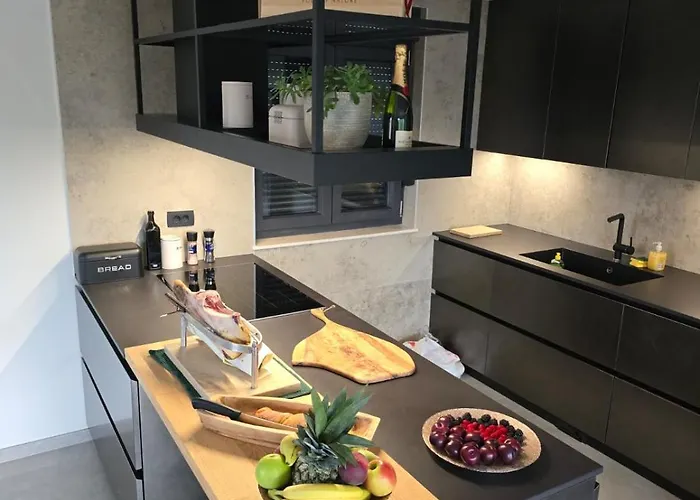 Penthouse Hedonist With Hidromassage Bath Apartman *