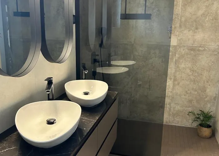 Penthouse Hedonist With Hidromassage Bath شقة بولا