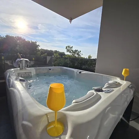 Lägenhet Penthouse Hedonist With Hidromassage Bath