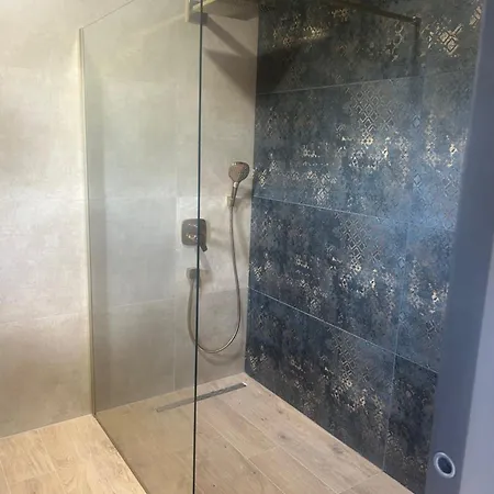 Lägenhet Penthouse Hedonist With Hidromassage Bath Pula