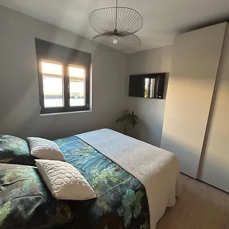 Lägenhet Penthouse Hedonist With Hidromassage Bath Pula